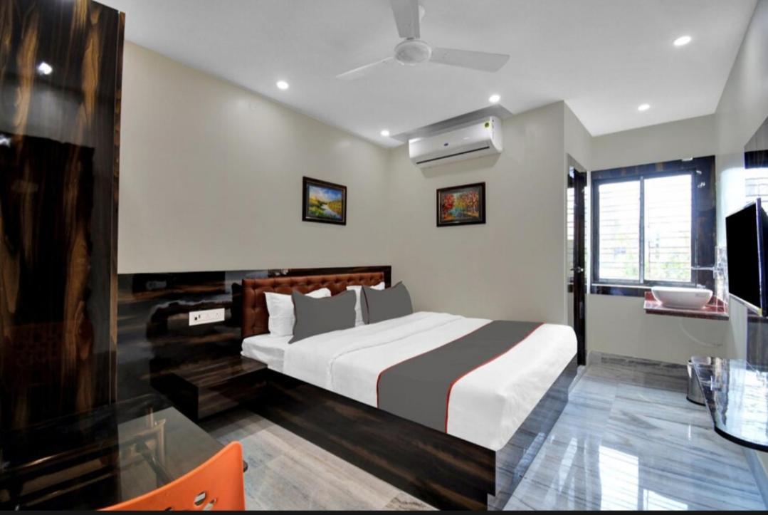 Om Guest House And Banquet โกลกาตา ภายนอก รูปภาพ