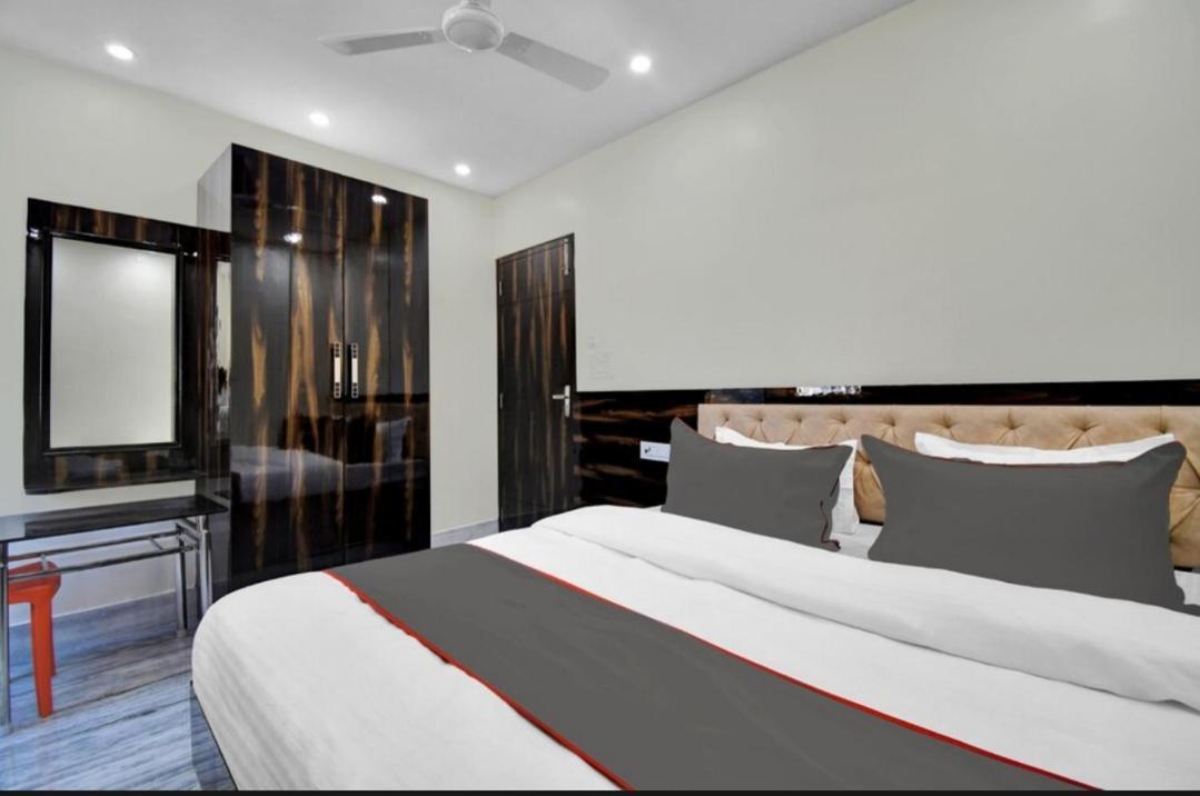 Om Guest House And Banquet โกลกาตา ภายนอก รูปภาพ