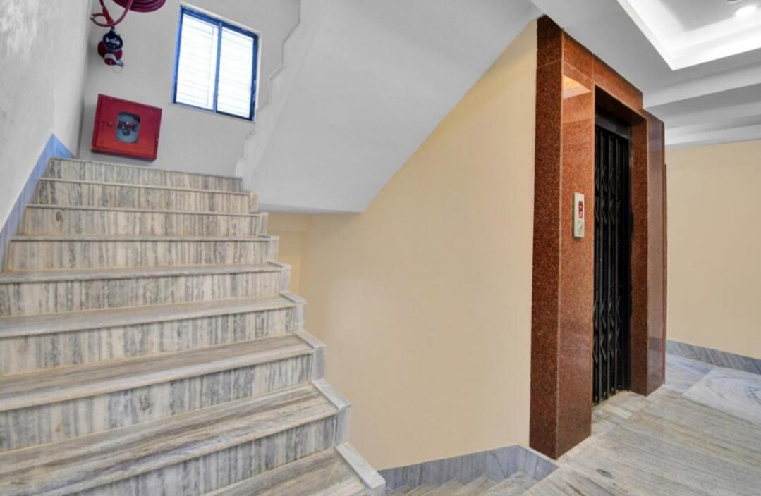 Om Guest House And Banquet โกลกาตา ภายนอก รูปภาพ